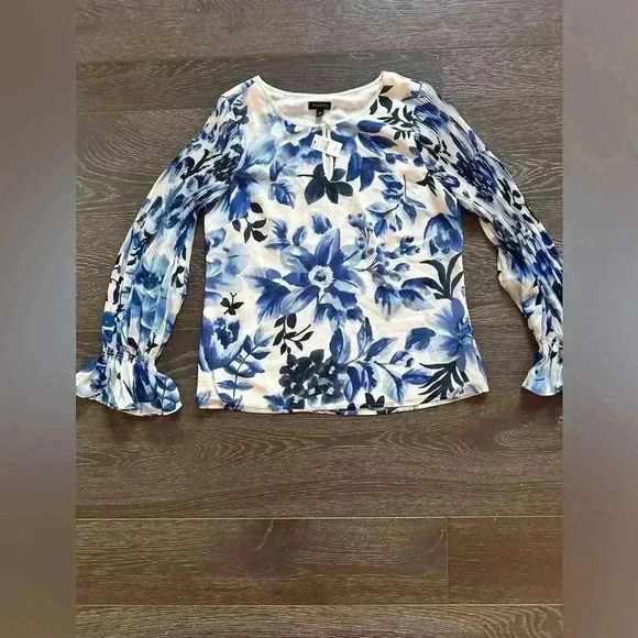 Talbots Blue White Floral Top Long Sleeve Size XS Lightweight 100% Polyester NWT - Picture 1 of 6